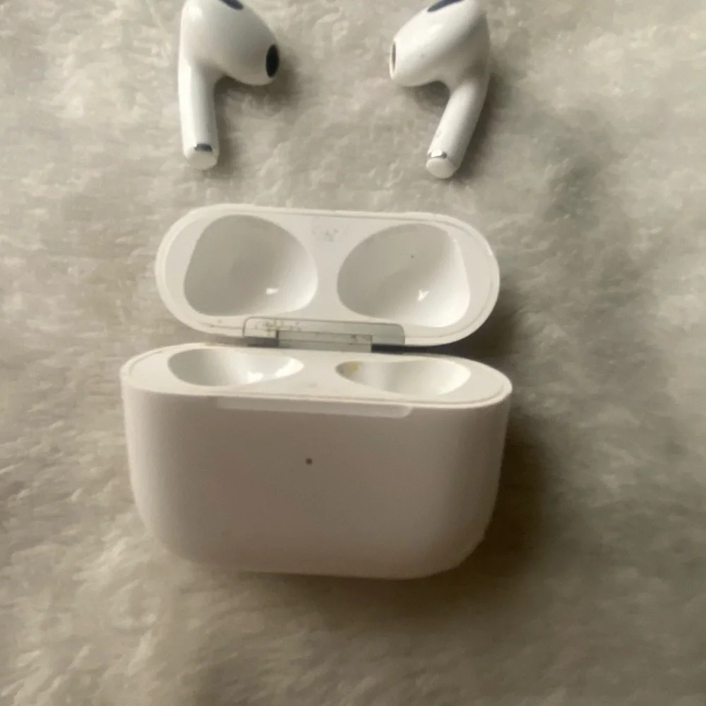Wireless Earbuds with Charging Case - White